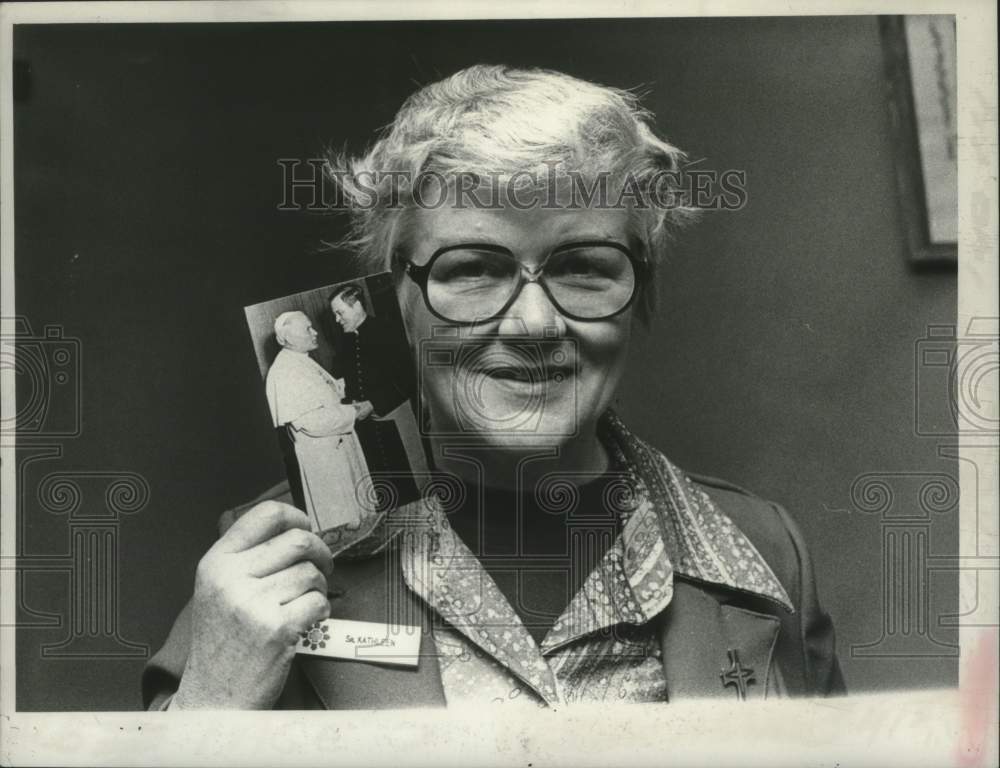 1980 Sister Kathleen Nolan with photo of her brother, Reverend Nolan - Historic Images