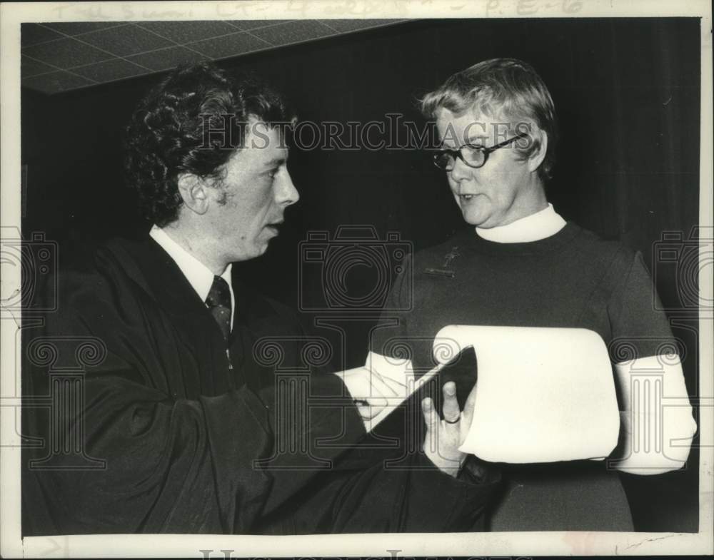 1975 Sister Kathleen Nolan with Thomas Keegan in New York - Historic Images