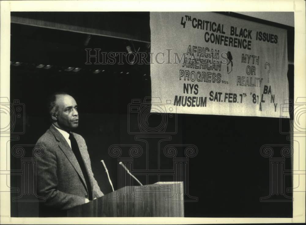 1987 Press Photo Gil Noble speaks at New York State Museum in Albany - tua14020 - Historic Images