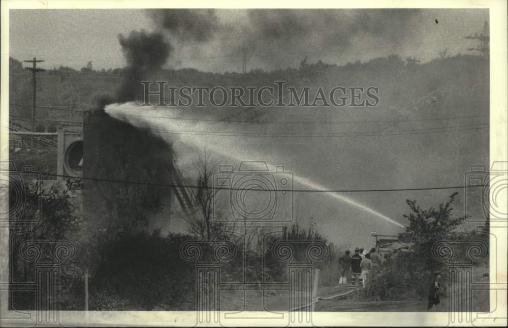 1978 Press Photo Smoke from Norlite chemical fire in Maplewood, New York - Historic Images