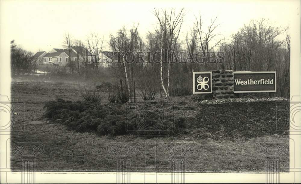 1986 Press Photo Weatherfield development sign on Route 155, Guilderland, NY - Historic Images