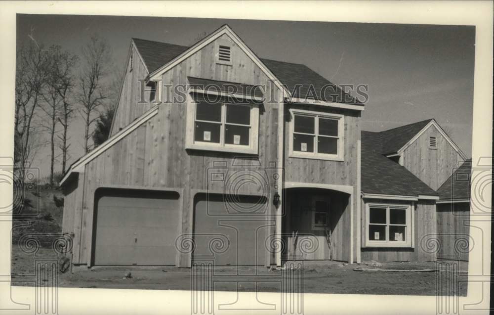 1985 Press Photo New home under construction in Weatherfield Development in NY - Historic Images