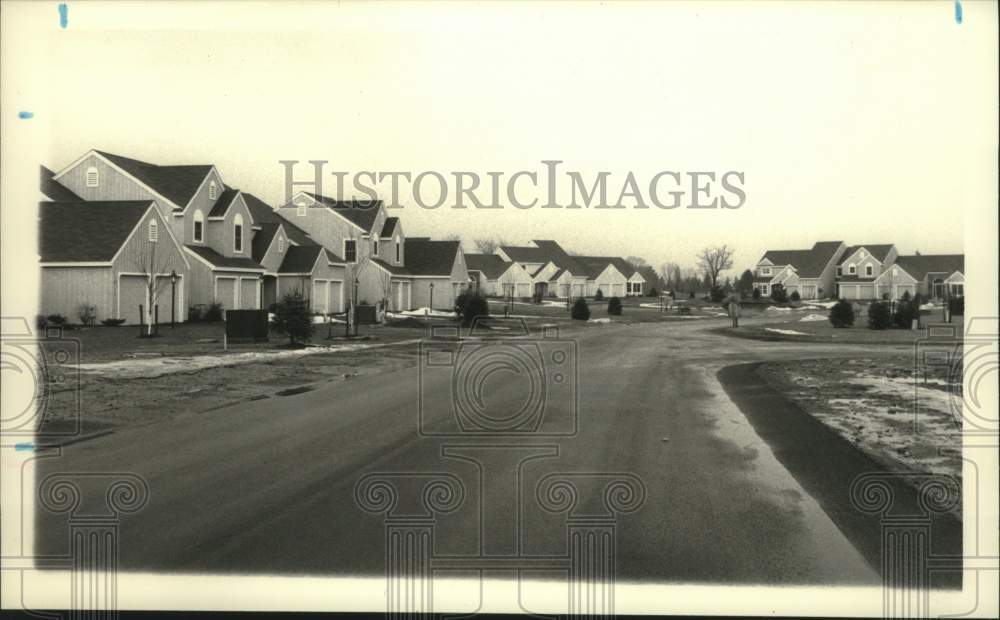 1986 Press Photo Street view of new homes Weatherfield Development, Guilderland - Historic Images