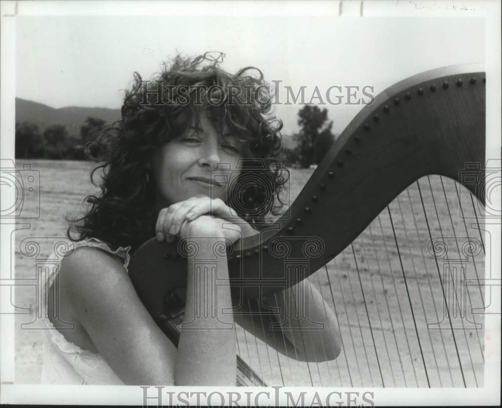 1992 Press Photo unknown woman with harp. "Feb 26 Parting Glass" - tua14080 - Historic Images