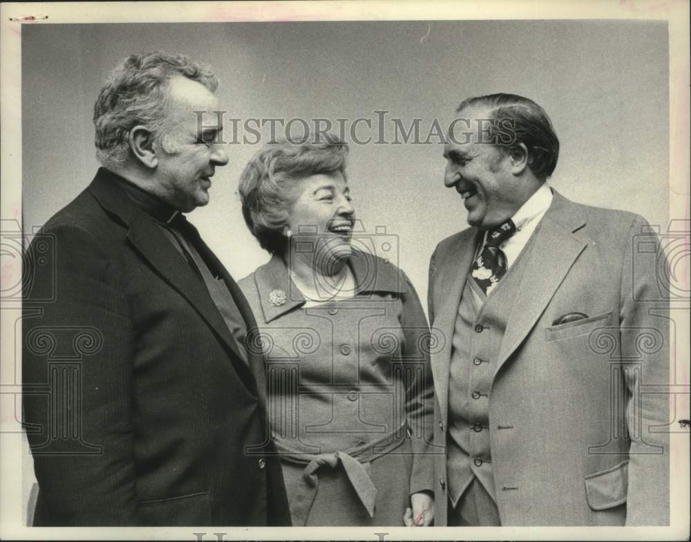1987 Press Photo Political lobbyists confer in Albany, New York - tua14094 - Historic Images