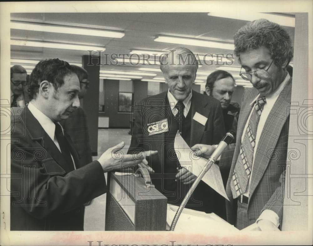 1976 Press Photo Harvey Randle, Theodore Wenzl and Paul Klein in New York - Historic Images