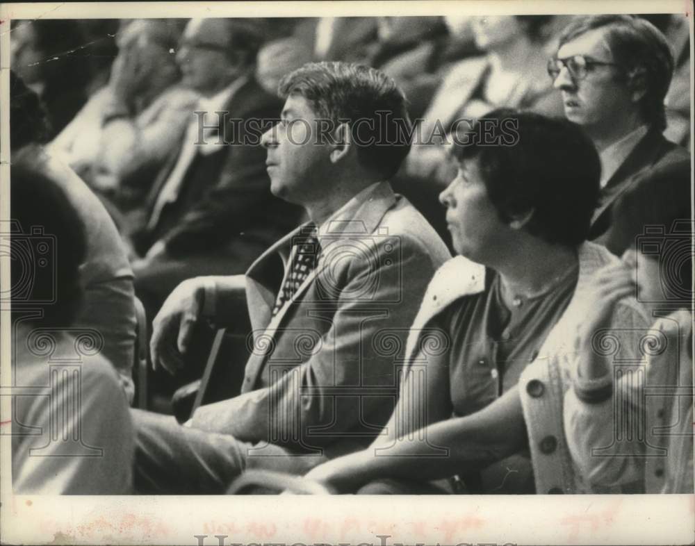 1980 Press Photo New York State Senator Howard Nolan at meeting in Albany - Historic Images