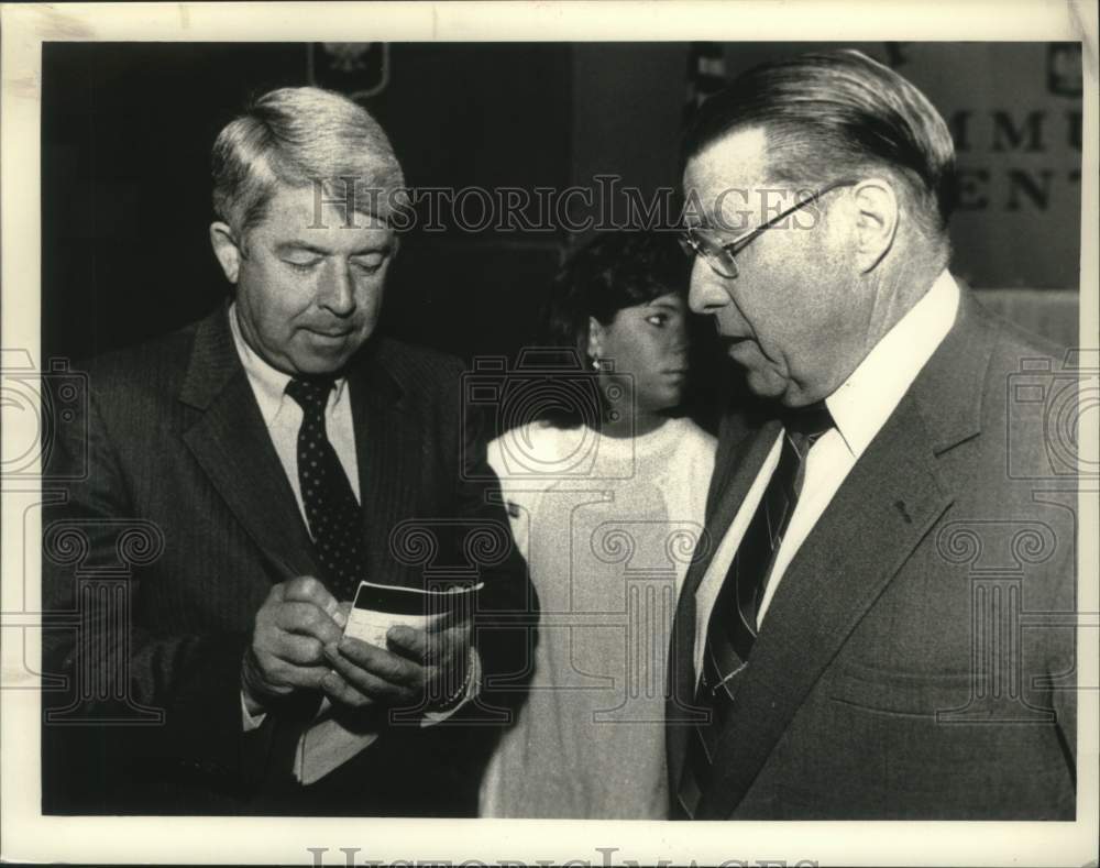 1988 Press Photo New York Senator Howard Nolan at Albany, New York Country Club - Historic Images