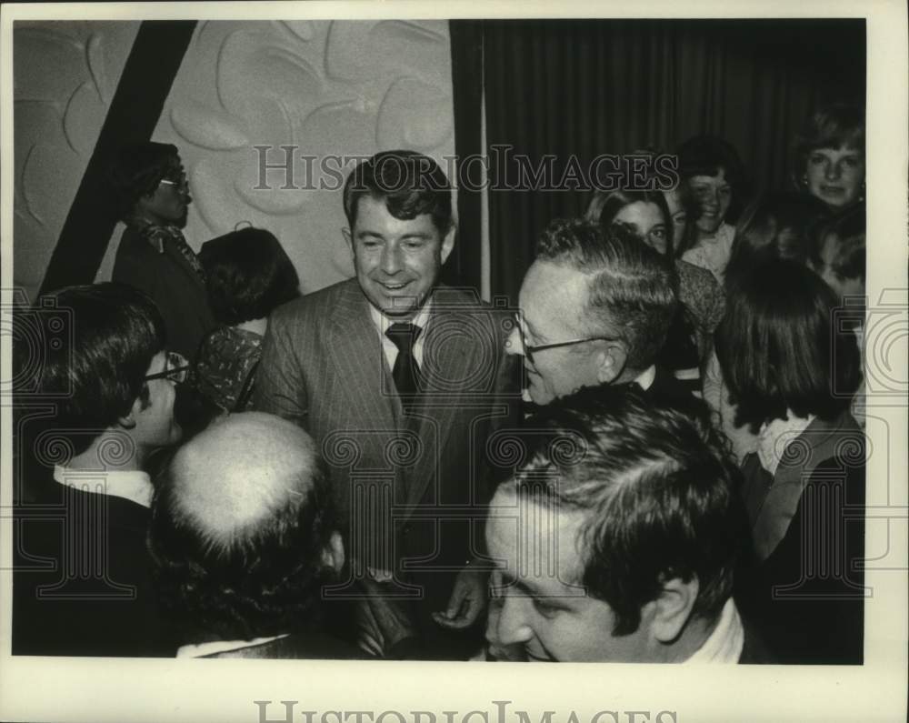 1978 Press Photo Senator Howard Nolan surrounded by supporters - tua14169 - Historic Images