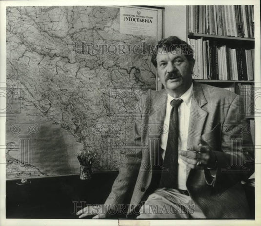 1991 Press Photo Michael Werner, researcher from SUNYA in his office - tua14189 - Historic Images