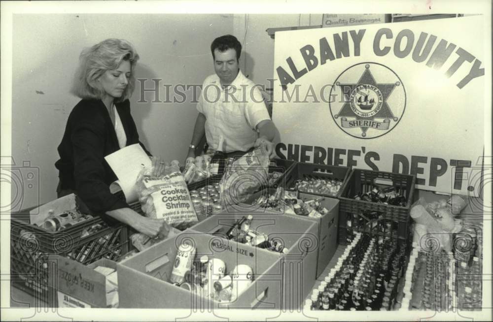 1990 Press Photo Albany NY Sheriff Investigators Sarah Martin and Larry Walley - Historic Images
