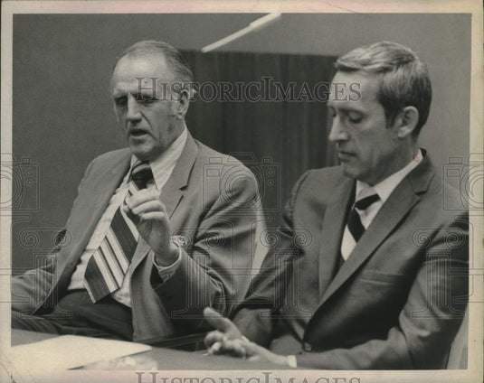 Press Photo Civil Service Employees Association officials in Albany, New York - Historic Images
