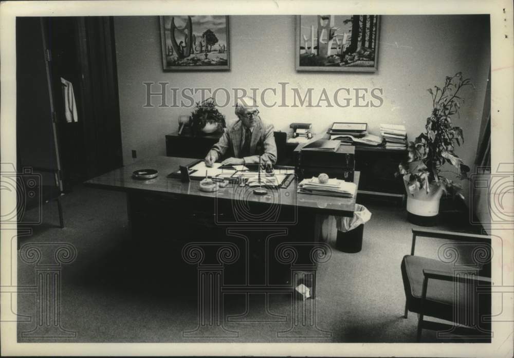 1977 Press Photo New York Civil Service Employees union president Theodore Wenzl - Historic Images