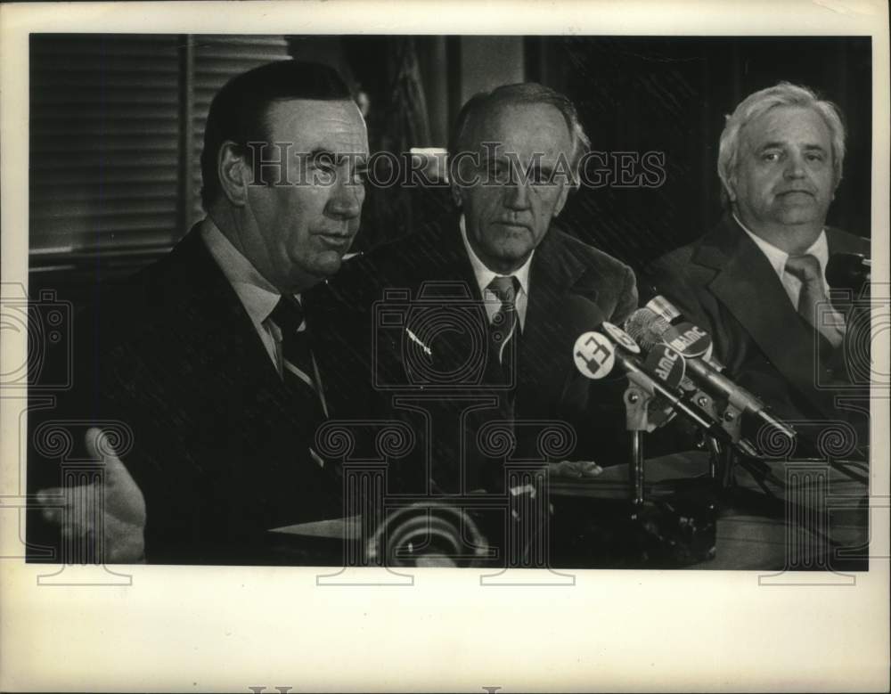 1977 Press Photo New York Civil Service Employees union press conference, Albany - Historic Images