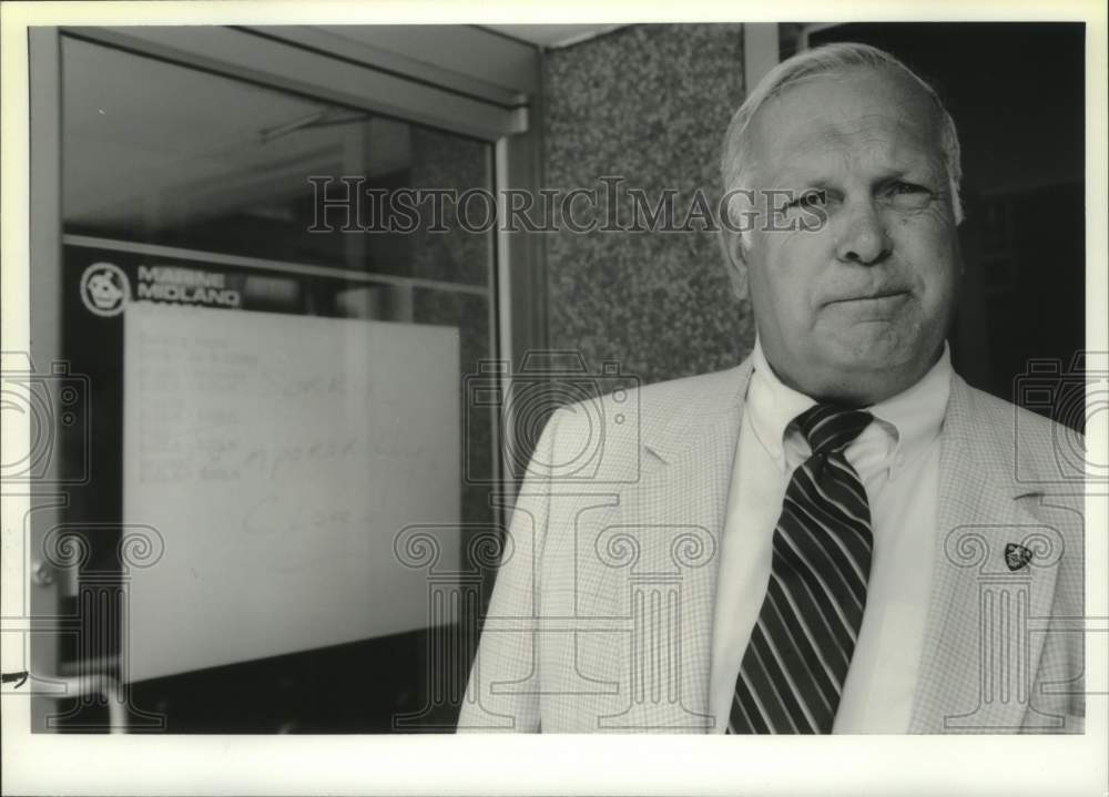 1993 Troy, New York Police Chief Joseph West at site of bank robbert - Historic Images