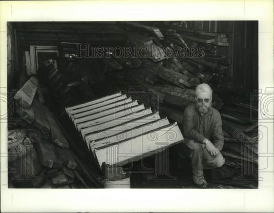 1993 Press Photo Kirk Westbrook with disassembled 1820s home in Saratoga, NY - Historic Images
