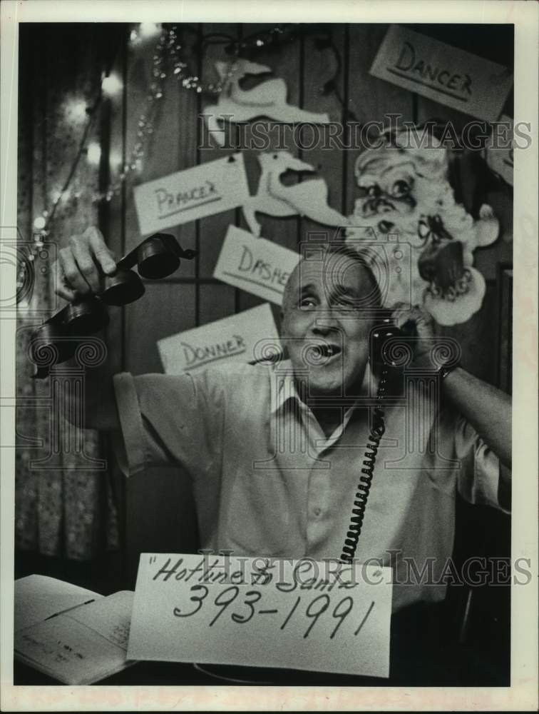 1982 Press Photo Delbert Ribley on Hotline to Santa in Schenectady, New York - Historic Images