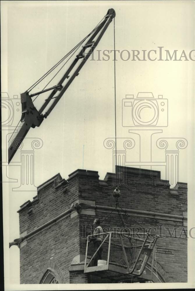 1984 Press Photo Joseph Fluty on scaffolding outside Scotia, New York church - Historic Images