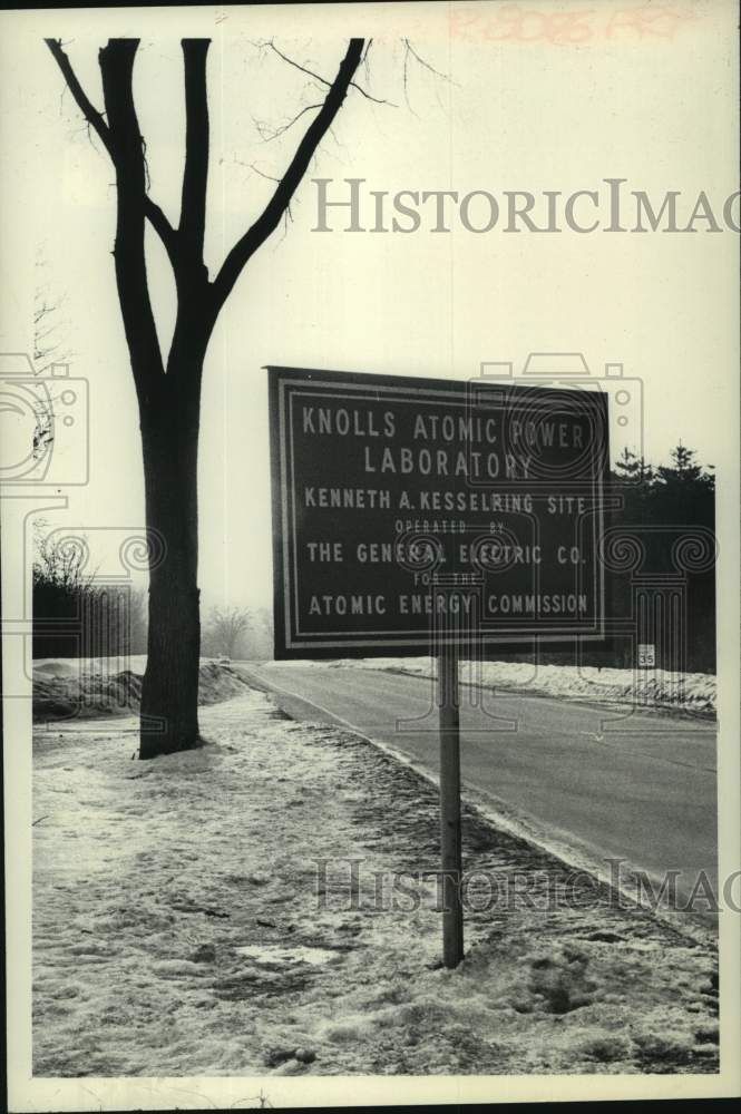 1982 Press Photo Sign for Knolls Atomic Power Laboratory, West Milton, New York - Historic Images