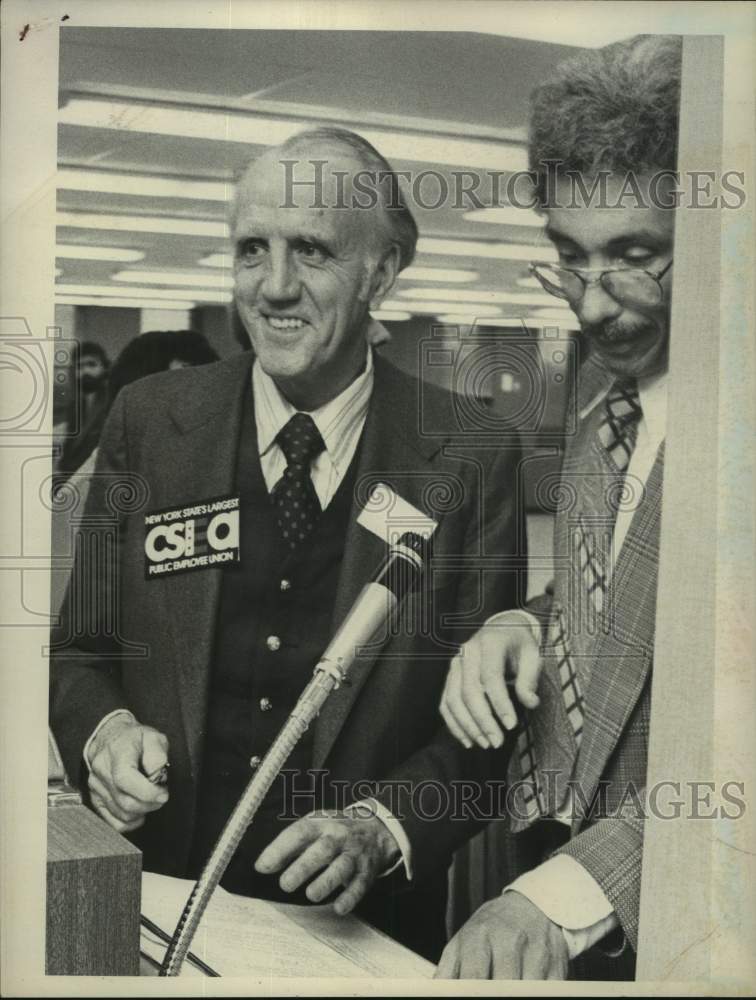 Press Photo New York Civil Service Employees representatives at press conference - Historic Images