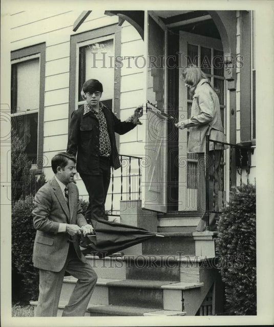 1977 Press Photo New York State Senator Howard Nolan at Cline residence, Albany - Historic Images