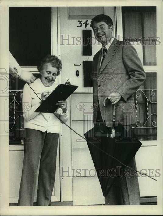 1977 Press Photo New York State Senator Howard Nolan with Loretta Adams, Albany - Historic Images