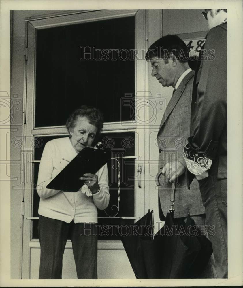 1977 Press Photo New York State Senator Howard Nolan with Loretta Adams, Albany - Historic Images