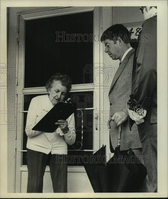 1977 Press Photo New York State Senator Howard Nolan with Loretta Adams, Albany - Historic Images