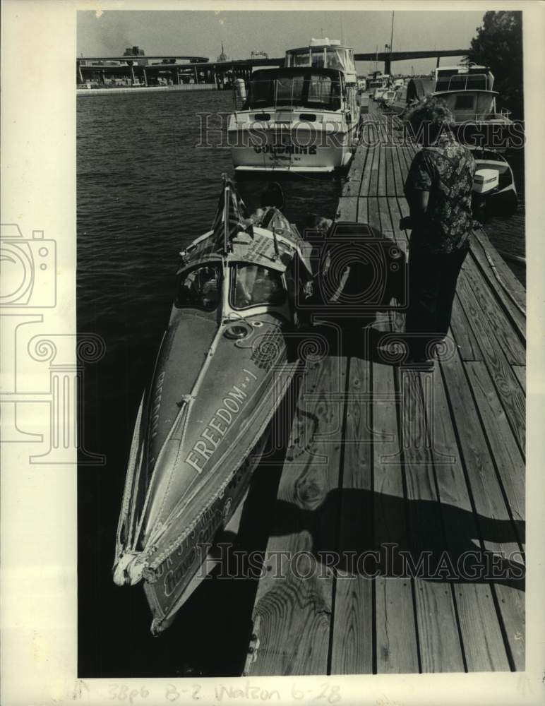 1984 Don & Shirley Watson prep to depart Albany Yacht Club, New York - Historic Images