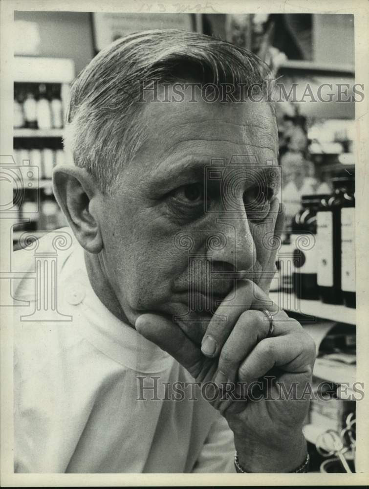 Press Photo New York pharmacist Nathan Werlin - tua14734 - Historic Images