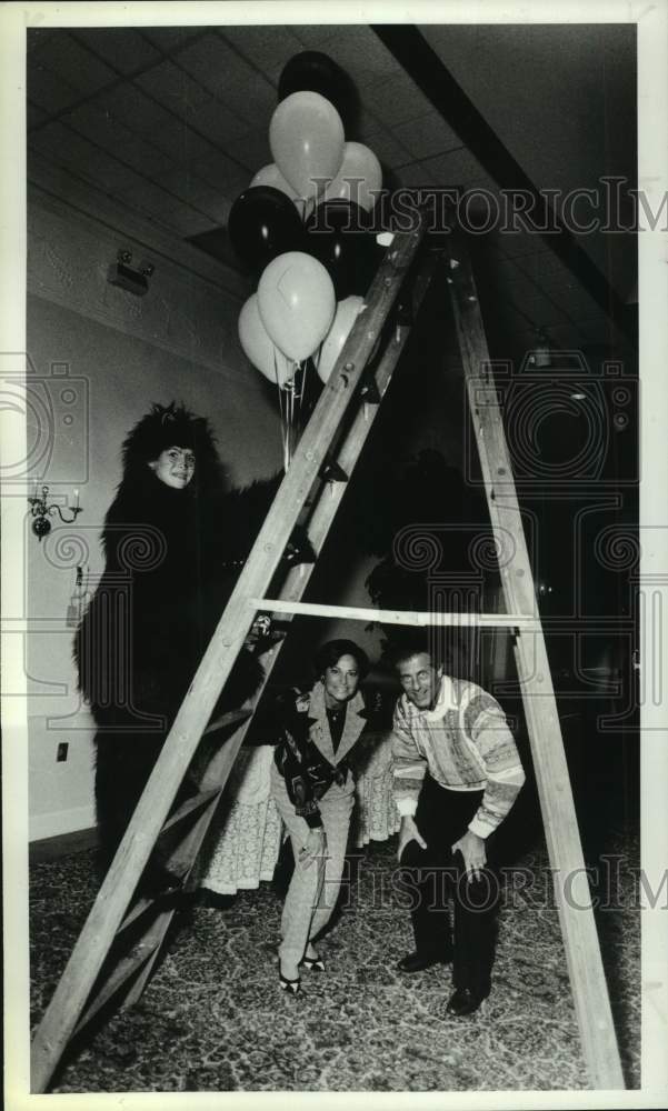 1991 Press Photo Benefit party hosted at Glen Sanders Mansion, Scotia, New York - Historic Images