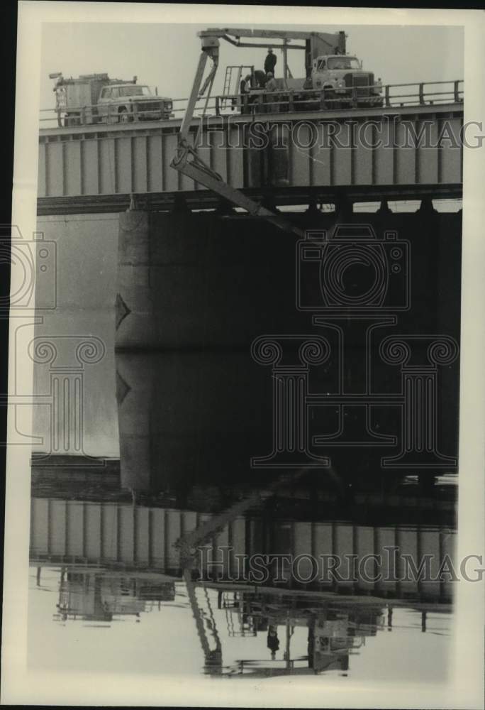 1984 New York Department of Transportation crew inspects bridge - Historic Images