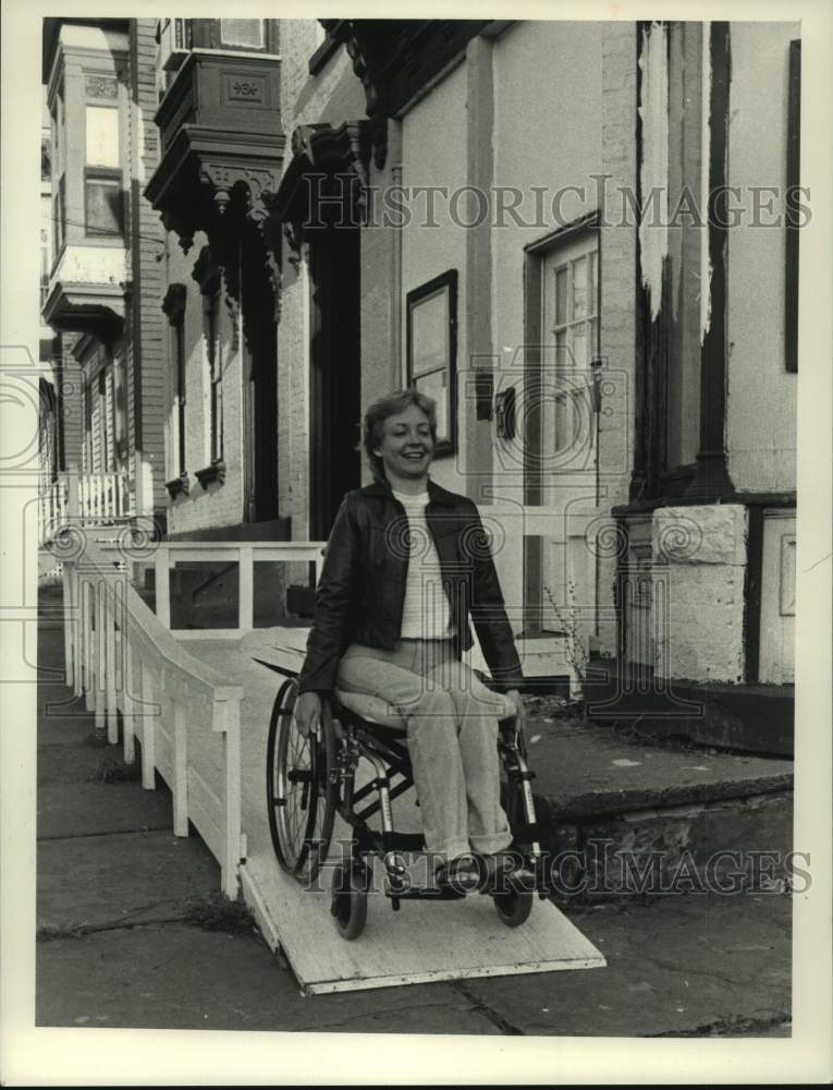 1983 Press Photo Carol Wells uses a wheelchair ramp in New York - tua14942 - Historic Images