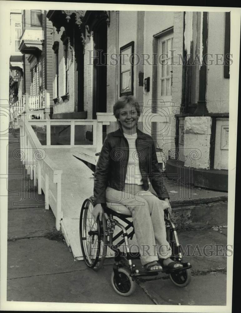 Press Photo Carol Wells uses a wheelchair ramp in New York - tua14943 - Historic Images