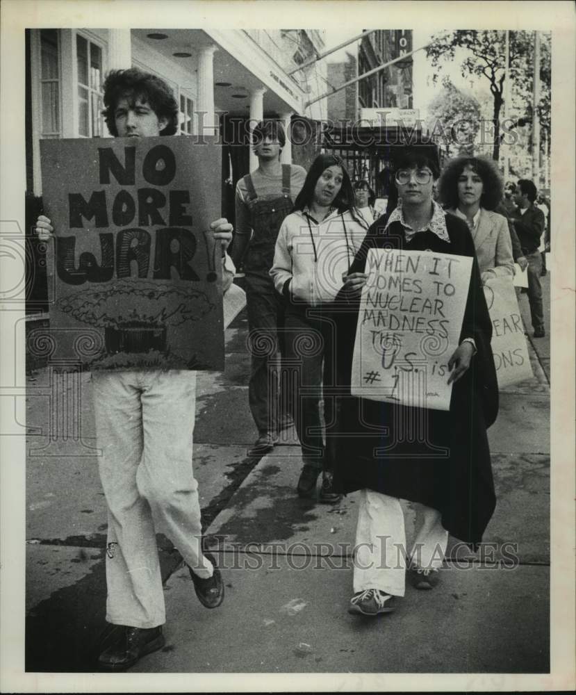1980 Press Photo Anti-war protestors march in Albany, New York - tua14984 - Historic Images