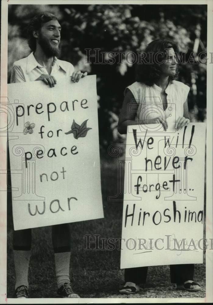 1979 Press Photo Protestors at Knolls Atomic Lab in West Milton, Mew York - Historic Images