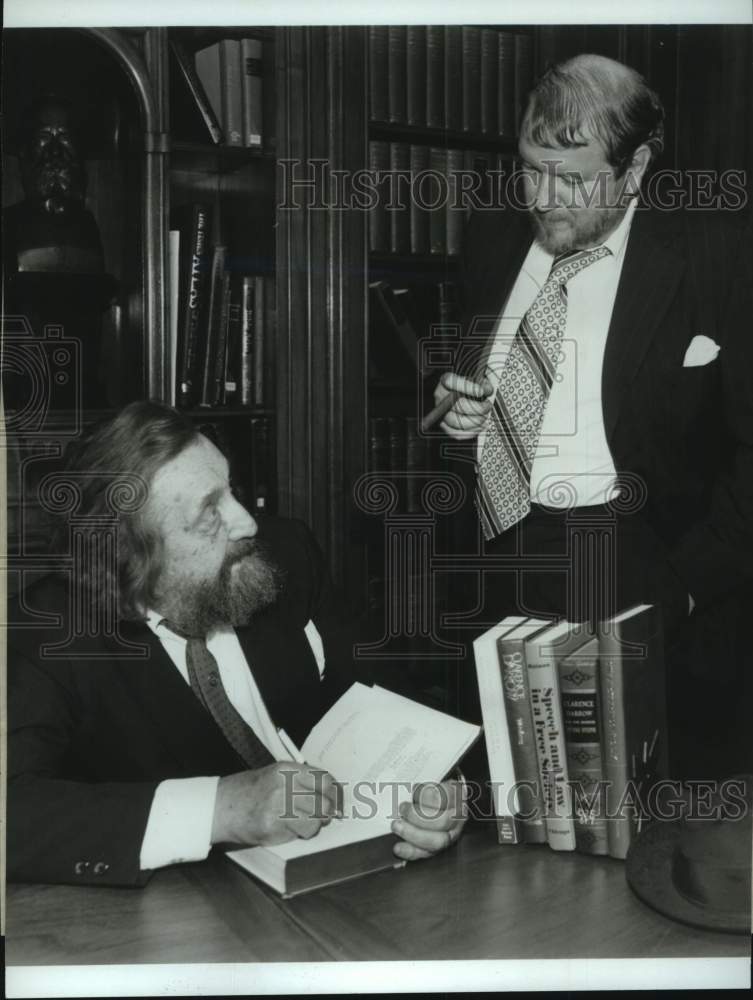 1990 Press Photo Author Arthur Weinberg autographs his book in Albany, New York - Historic Images