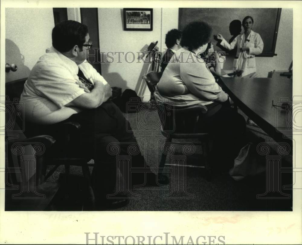 1982 Press Photo Attendees of "Weigh"y press conference at Albany Medical NY - Historic Images