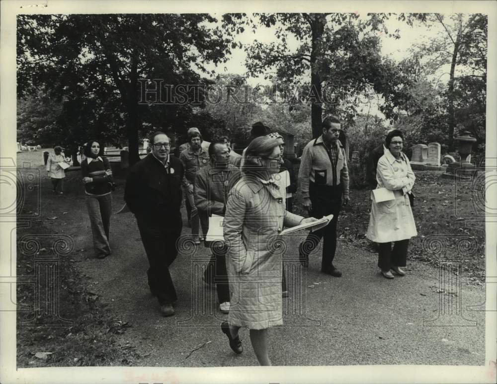 1976  Tour group at  Oakwood Cemetery  in Troy, New York - Historic Images