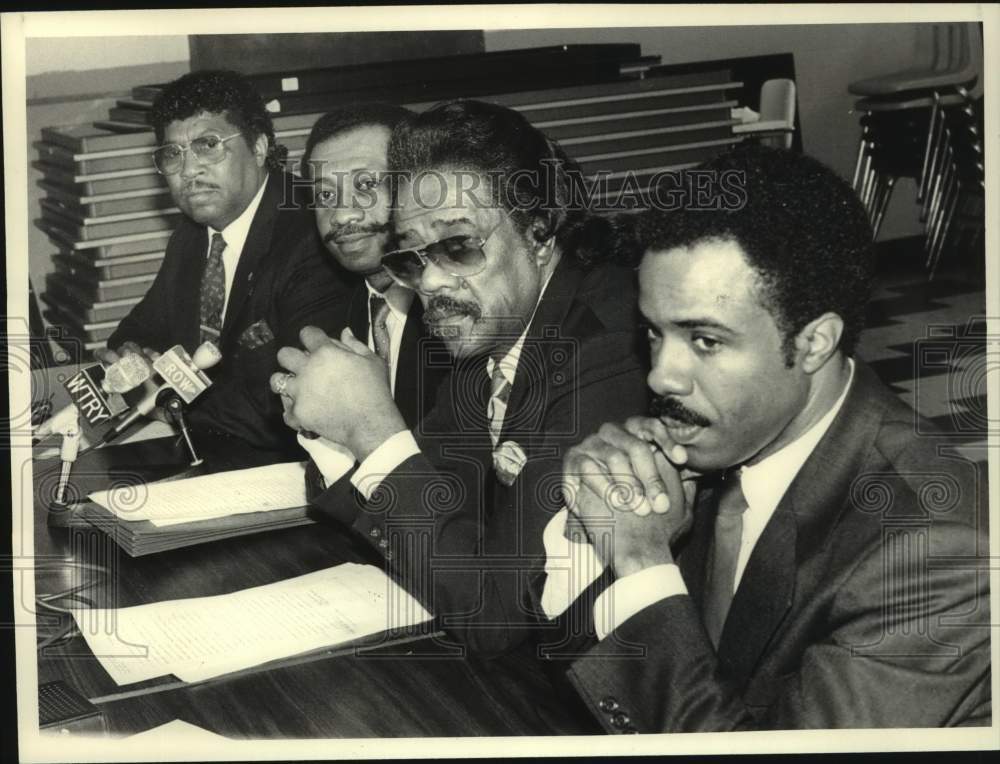 1988 Press Photo Members speak to press Union Missionary Baptist Church, Albany - Historic Images