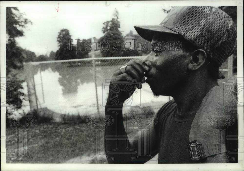 1991 Edward Smith passes smelly Washington Park Lake, Albany, NY - Historic Images