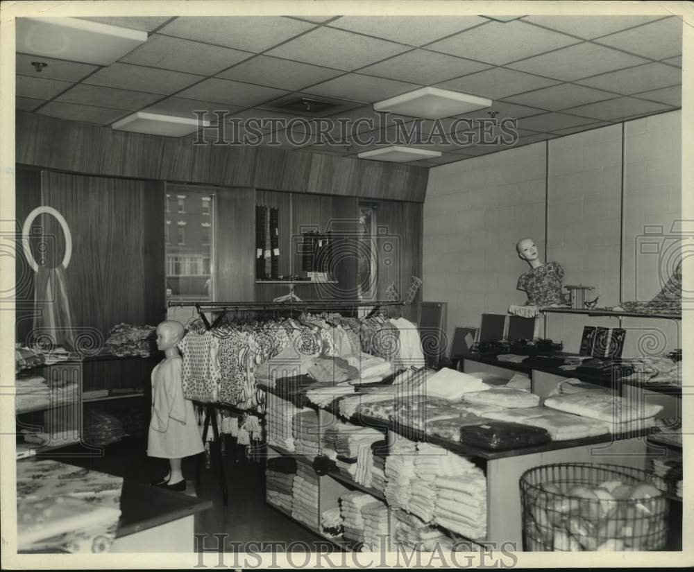 1966 Press Photo Northeastern Association of the Blind retail shop, Albany, NY-Historic Images