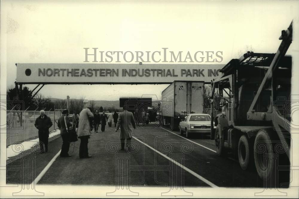 1984 Press Photo Northeastern Industrial Park, Guilderland NY first trucks roll - Historic Images