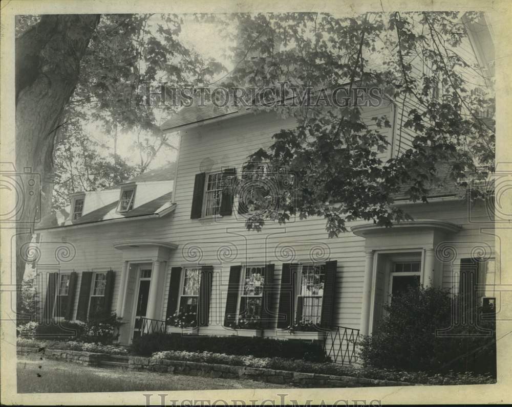 Press Photo Colonial style home in Guilderland, New York - tua15317 - Historic Images