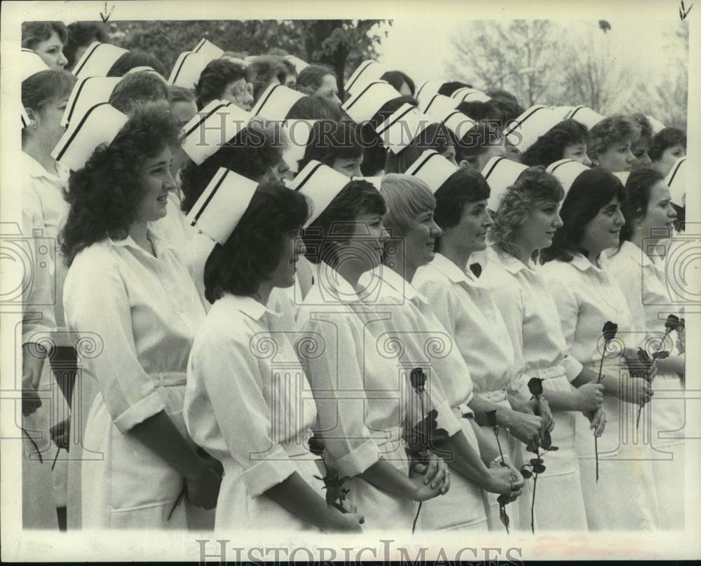 1983 Press Photo Hudson Valley Community College nursing graduates, New York - Historic Images