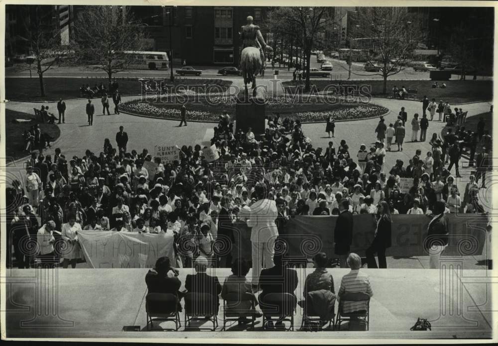 1977 Press Photo Virginia Barker speaks to New York State Nurses Association - Historic Images