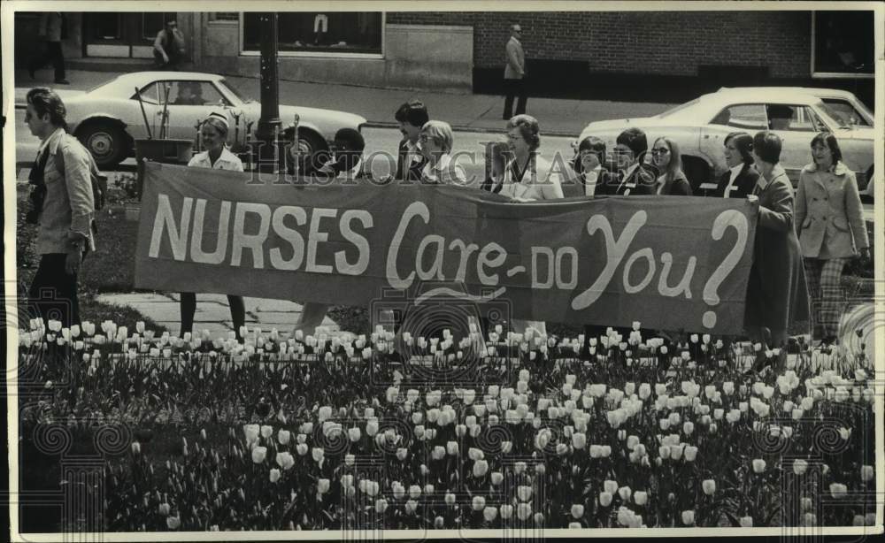 1977 Press Photo New York State Nurses Association rally in Albany - tua15360 - Historic Images