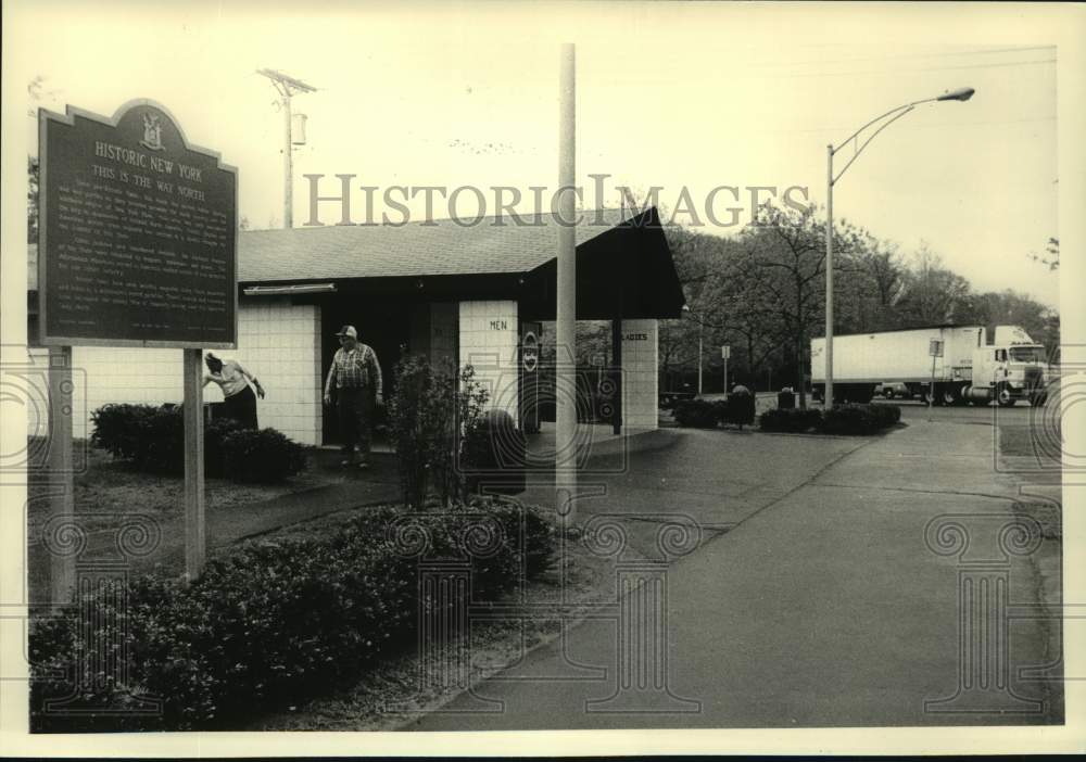 1986 Press Photo Interstate rest stop in Clifton Park, New York - tua15364 - Historic Images