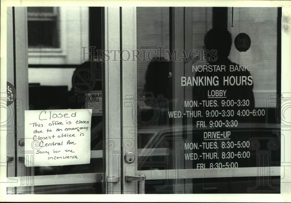 1991 Press Photo Norstar Bank branch in Albany, New York closed due to robbery - Historic Images