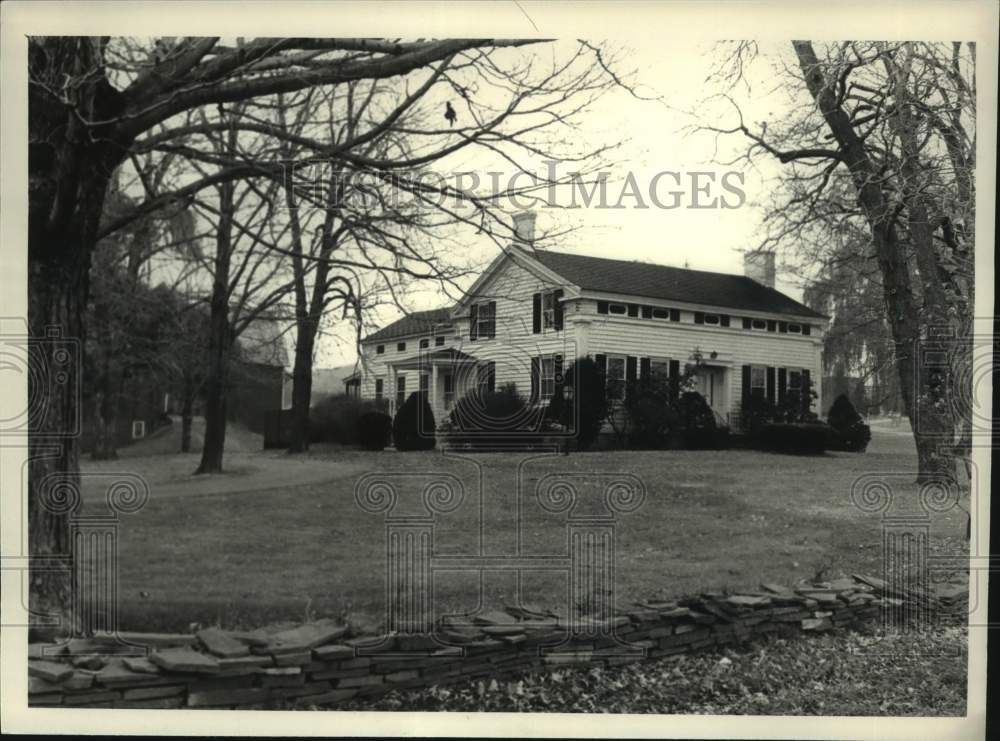 1983 Press Photo Home on Bloominggrove Drive in North Greenbush, New York - Historic Images